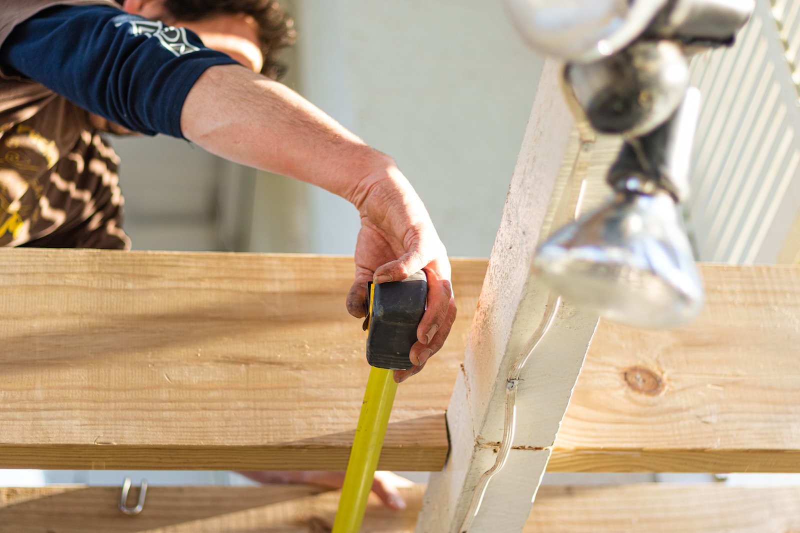 builder using tape measure