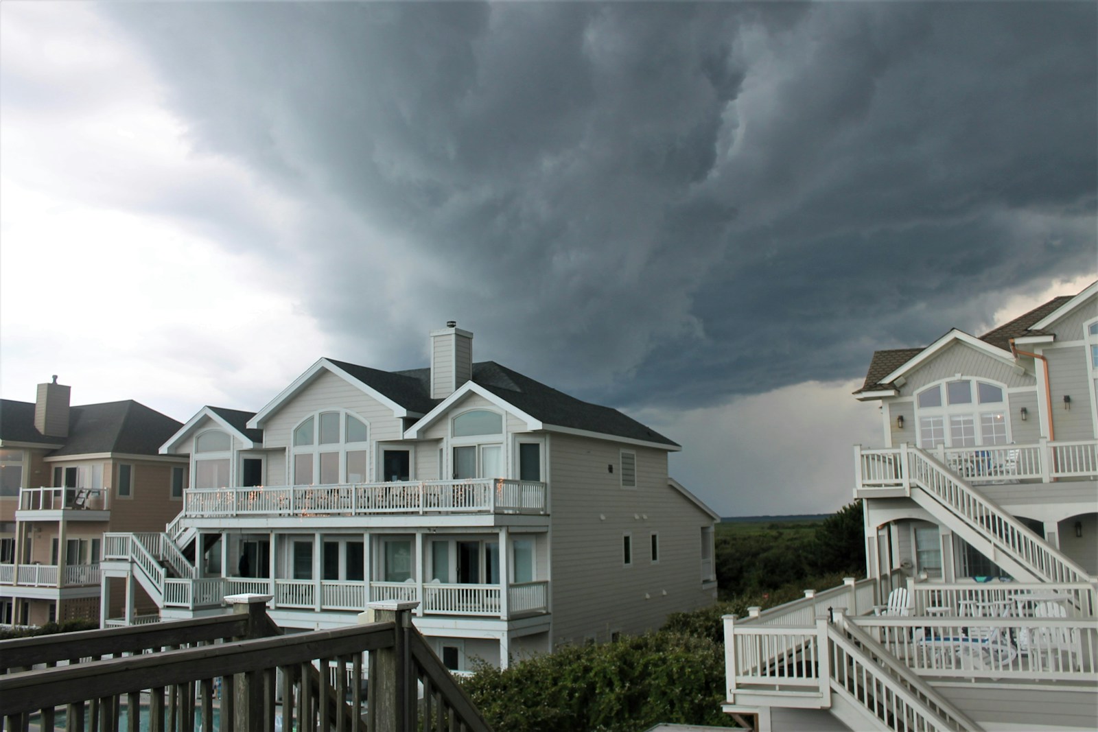 Protecting Detached Structures, Guest Houses and Luxury Garages During Winter Storms